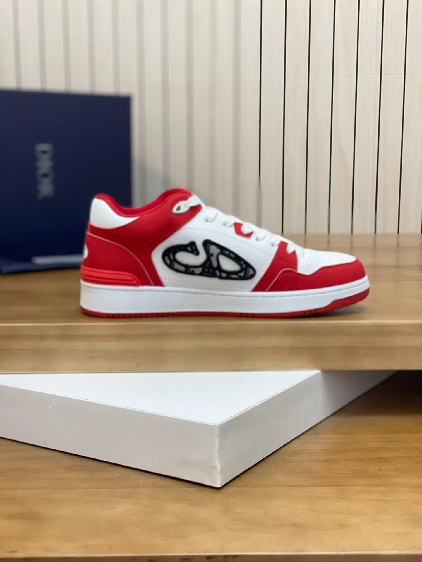 Men's shoes: 💰P440¥ Product trademark: Dior* "Dior*" high-top casual shoes Regular size: 38-44 (can be customized to 45.46) Product materials: Upper imported cowhide stitched with original fabric, breathable lining, original outsole. Number: 1006